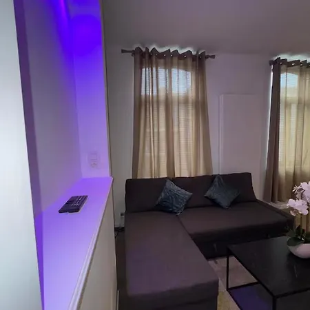 Stylish 1br Close To Center شقة *
